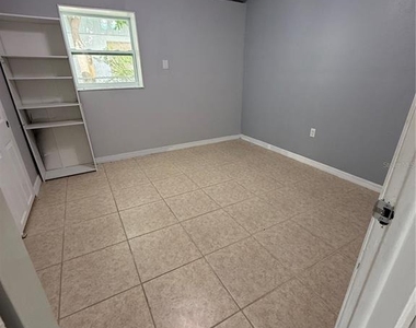 7325 Ivanhoe Drive - Photo Thumbnail 5