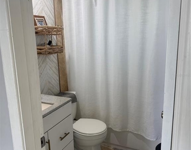 7325 Ivanhoe Drive - Photo Thumbnail 9