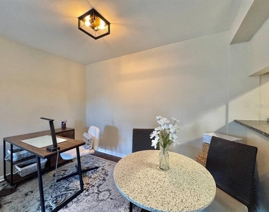 5440 S Macdill Avenue - Photo Thumbnail 3