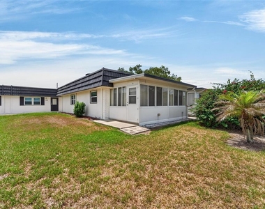 301 Kings Boulevard - Photo Thumbnail 30