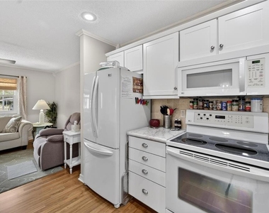301 Kings Boulevard - Photo Thumbnail 11