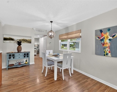 301 Kings Boulevard - Photo Thumbnail 12