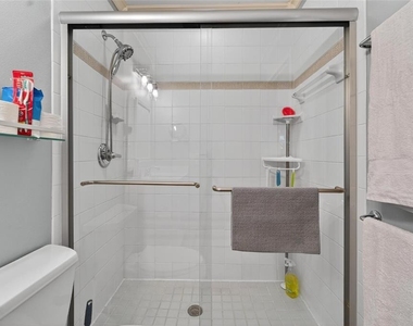 301 Kings Boulevard - Photo Thumbnail 22