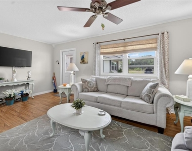 301 Kings Boulevard - Photo Thumbnail 5
