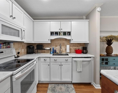 301 Kings Boulevard - Photo Thumbnail 9