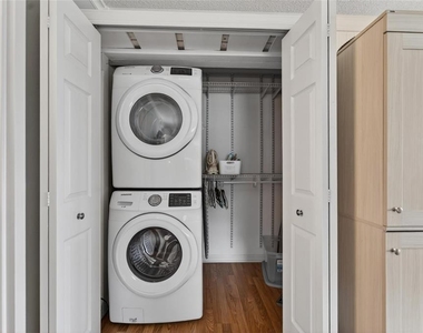301 Kings Boulevard - Photo Thumbnail 27