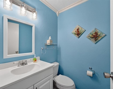 301 Kings Boulevard - Photo Thumbnail 29
