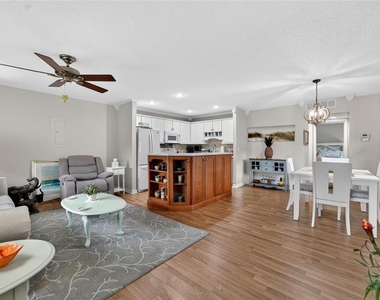301 Kings Boulevard - Photo Thumbnail 3