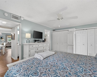 301 Kings Boulevard - Photo Thumbnail 17