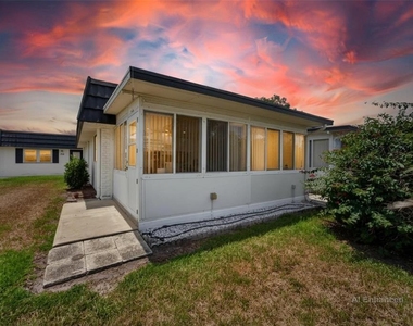301 Kings Boulevard - Photo Thumbnail 1