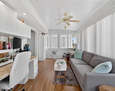 301 Kings Boulevard - Photo Thumbnail 24
