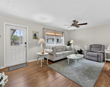 301 Kings Boulevard - Photo Thumbnail 4