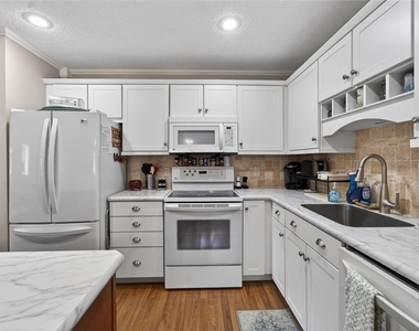 301 Kings Boulevard - Photo Thumbnail 8
