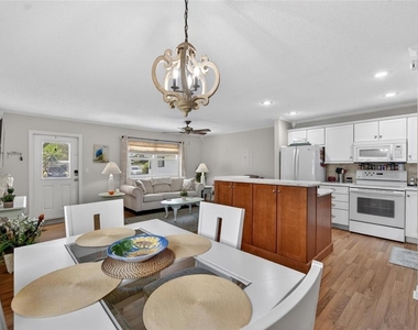 301 Kings Boulevard - Photo Thumbnail 14