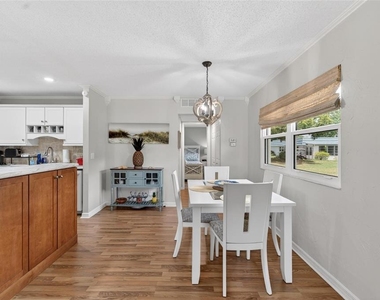 301 Kings Boulevard - Photo Thumbnail 13