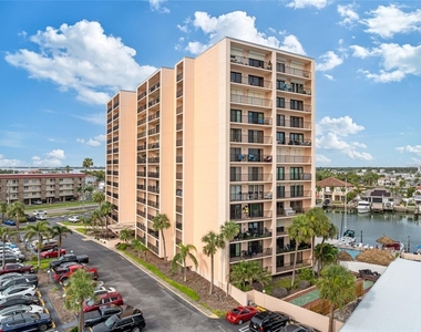 51 Island Way - Photo Thumbnail 32