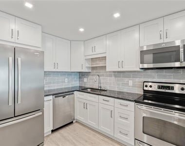 51 Island Way - Photo Thumbnail 7