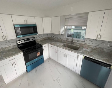 3055 Belcher - Photo Thumbnail 5