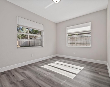 112 W Stanley Street - Photo Thumbnail 19
