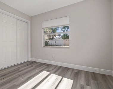 112 W Stanley Street - Photo Thumbnail 18