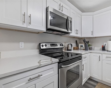 112 W Stanley Street - Photo Thumbnail 8