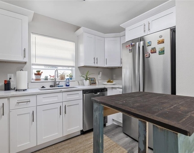 112 W Stanley Street - Photo Thumbnail 10