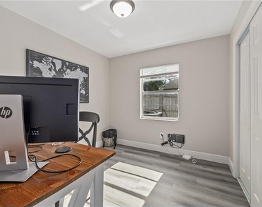 112 W Stanley Street - Photo Thumbnail 13