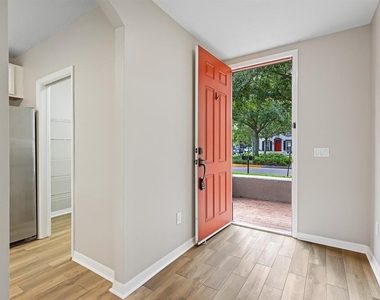 6123 Fishhawk Crossing Boulevard - Photo Thumbnail 2