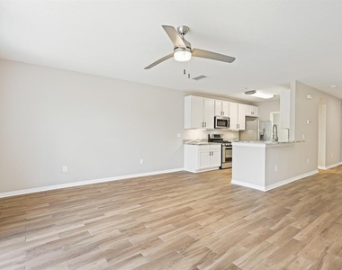6123 Fishhawk Crossing Boulevard - Photo Thumbnail 7