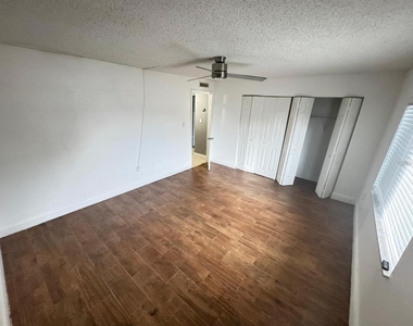 4745 S Texas Avenue - Photo Thumbnail 6