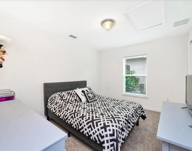 15649 Carina Drive - Photo Thumbnail 3
