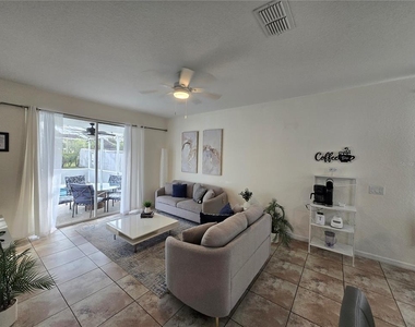 930 Oxford Drive - Photo Thumbnail 15