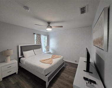 930 Oxford Drive - Photo Thumbnail 29