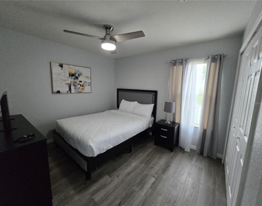 930 Oxford Drive - Photo Thumbnail 31