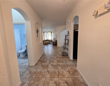 930 Oxford Drive - Photo Thumbnail 13