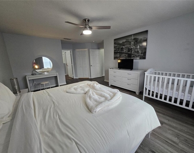 930 Oxford Drive - Photo Thumbnail 24