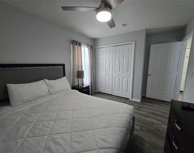 930 Oxford Drive - Photo Thumbnail 32