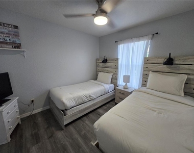930 Oxford Drive - Photo Thumbnail 34