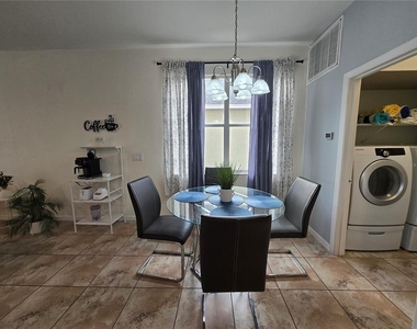 930 Oxford Drive - Photo Thumbnail 12