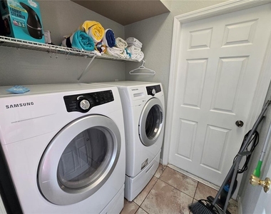 930 Oxford Drive - Photo Thumbnail 46