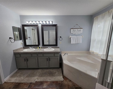 930 Oxford Drive - Photo Thumbnail 28