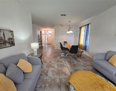 930 Oxford Drive - Photo Thumbnail 21