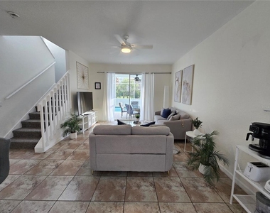 930 Oxford Drive - Photo Thumbnail 14