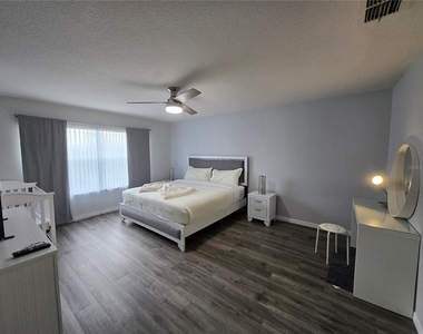 930 Oxford Drive - Photo Thumbnail 22