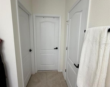 5268 Maddie Drive - Photo Thumbnail 2