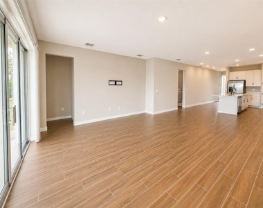 708 Griffon Avenue - Photo Thumbnail 8