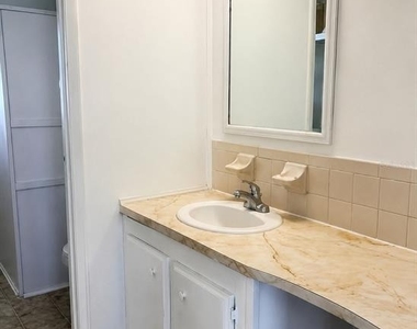 1503 Peachtree Lane - Photo Thumbnail 9