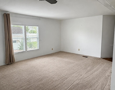 1503 Peachtree Lane - Photo Thumbnail 2