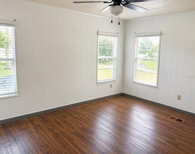 1503 Peachtree Lane - Photo Thumbnail 6