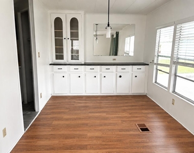 1503 Peachtree Lane - Photo Thumbnail 4